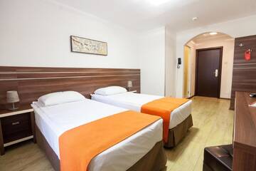 Фото номера Двухместный номер с 2 отдельными кроватями Отель Hotel Citadella г. Бухарест 3