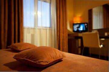 Фото номера Стандартный двухместный номер с 2 отдельными кроватями Отель RIN Central Hotel г. Бухарест 17