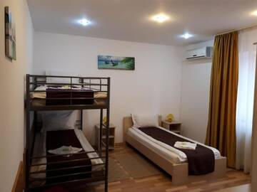 Фото номера Стандартный трехместный номер Гостевой дом City Comfort Villa г. Бухарест 3