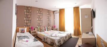 Фото номера Улучшенный трехместный номер Гостевой дом City Comfort Villa г. Бухарест 5