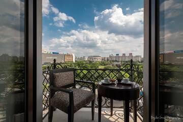 Фото номера Номер Делюкс с кроватью размера «queen-size» Отель Europa Royale Bucharest г. Бухарест 2