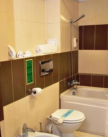 Фото номера Трехместный номер Отель Phoenicia Comfort Hotel г. Бухарест 4