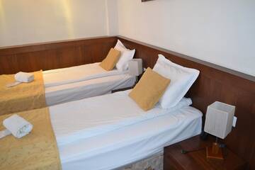 Фото номера Двухместный номер с 2 отдельными кроватями Отель Phoenicia Comfort Hotel г. Бухарест 3