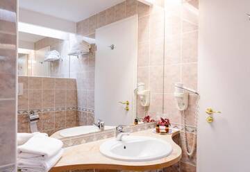 Фото номера Стандартный двухместный номер с 1 кроватью Отель Atrium Hotel Bucharest City Center г. Бухарест 16