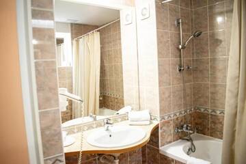 Фото номера Стандартный двухместный номер с 1 кроватью Отель Atrium Hotel Bucharest City Center г. Бухарест 22