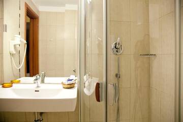 Фото номера Одноместный номер Отель Euro Hotels Gara de Nord (Polizu) г. Бухарест 5