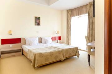 Фото номера Двухместный номер с 2 отдельными кроватями Отель Euro Hotels Gara de Nord (Polizu) г. Бухарест 10
