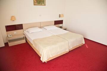 Фото номера Двухместный номер с 2 отдельными кроватями Отель Euro Hotels Gara de Nord (Polizu) г. Бухарест 21