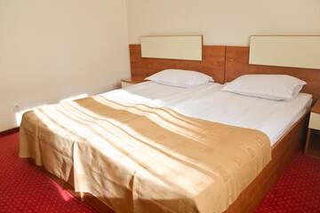 Фото номера Двухместный номер с 2 отдельными кроватями Отель Euro Hotels Gara de Nord (Polizu) г. Бухарест 23