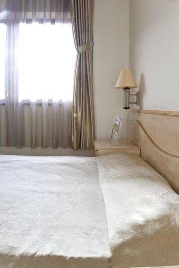 Фото номера Люкс (для 1–2 взрослых) Отель Euro Hotels International г. Бухарест 12