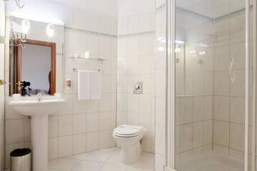 Фото номера Люкс (для 1–2 взрослых) Отель Euro Hotels International г. Бухарест 14