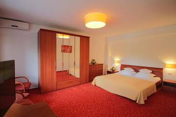 Фото номера Люкс с видом на озеро Отель Hotel Herastrau г. Бухарест 3