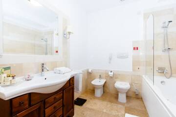 Фото номера Представительский двухместный номер с 1 кроватью Отель International Bucharest City Centre Hotel г. Бухарест 6