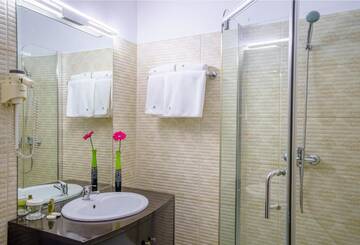 Фото номера Стандартный двухместный номер с 2 отдельными кроватями Отель Avis Hotel By WS Hotel Group г. Бухарест 7