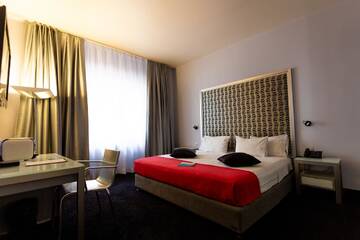 Фото номера Люкс Отель Hotel Central by Zeus International г. Бухарест 2