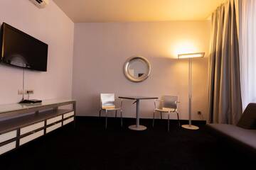 Фото номера Люкс Отель Hotel Central by Zeus International г. Бухарест 3