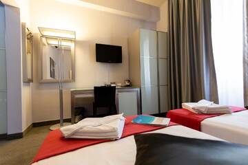 Фото номера Стандартный двухместный номер с 2 отдельными кроватями Отель Hotel Central by Zeus International г. Бухарест 7