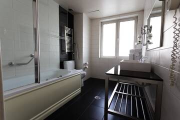 Фото номера Люкс Отель Hotel Central by Zeus International г. Бухарест 6
