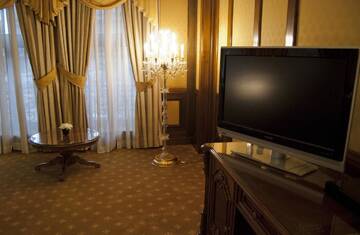 Фото номера Номер с видом на город Отель Hotel Casa Capsa г. Бухарест 2