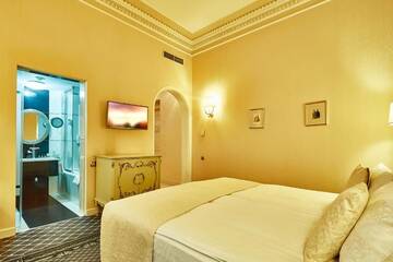 Фото номера Улучшенный двухместный номер с 1 кроватью Отель Grand Hotel Continental г. Бухарест 3