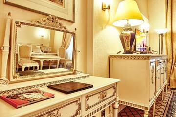 Фото номера Двухместный номер Делюкс с 1 кроватью Отель Grand Hotel Continental г. Бухарест 12