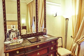 Фото номера Двухместный номер Делюкс с 1 кроватью Отель Grand Hotel Continental г. Бухарест 8