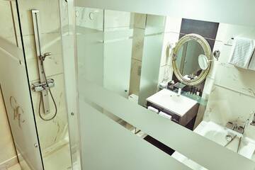 Фото номера Двухместный номер Делюкс с 2 отдельными кроватями Отель Grand Hotel Continental г. Бухарест 3