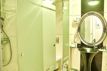 Фото номера Улучшенный двухместный люкс с 1 кроватью Отель Grand Hotel Continental г. Бухарест 6
