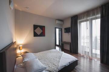 Фото номера Двухместный номер с 1 кроватью Отель Hotel Hemingway Residence г. Бухарест 5