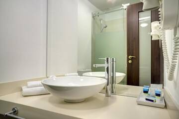 Фото номера Одноместный номер Отель Capitol Hotel г. Бухарест 6