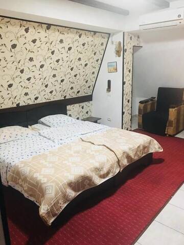 Фото номера Стандартный трехместный номер Отель Hotel Taco г. Бухарест 5
