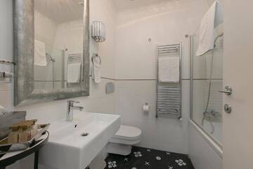 Фото номера Стандартный двухместный номер с 1 кроватью Отель Hotel Boutique Vila Arte г. Бухарест 4