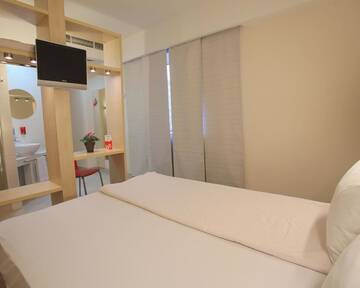 Фото номера Двухместный номер «Комфорт» с 1 кроватью Отель Hello Hotels Gara de Nord г. Бухарест 4