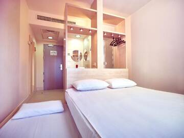Фото номера Семейный номер (для 2 взрослых и 1 ребенка) Отель Hello Hotels Gara de Nord г. Бухарест 2