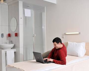 Фото номера Стандартный двухместный номер с 2 отдельными кроватями Отель Hello Hotels Gara de Nord г. Бухарест 3