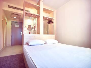 Фото номера Семейный номер (для 2 взрослых и 1 ребенка) Отель Hello Hotels Gara de Nord г. Бухарест 5