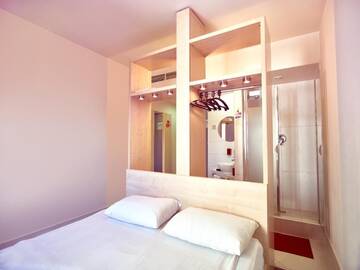 Фото номера Семейный номер (для 2 взрослых и 1 ребенка) Отель Hello Hotels Gara de Nord г. Бухарест 6