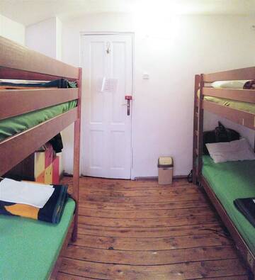 Фото номера Односпальная кровать в пятиместном общем номере Хостелы Friends Hostel г. Бухарест 5