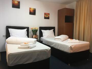 Фото номера Двухместный номер с 2 отдельными кроватями Отель Liad Hotel г. Бухарест 2
