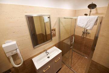 Фото номера Двухместный номер Делюкс с 1 кроватью Отель Liad Hotel г. Бухарест 8