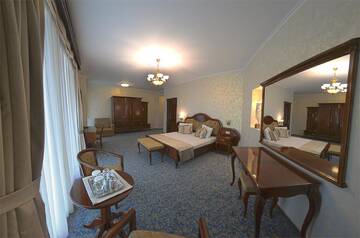 Фото номера Представительский номер &quot;Гранд&quot; с кроватью размера &quot;king-size&quot; Отель Hotel Diesel г. Бухарест 8