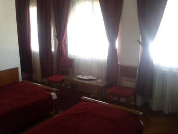 Фото номера Двухместный номер с 2 отдельными кроватями и душем Отель Hotel Triumf г. Бухарест 3