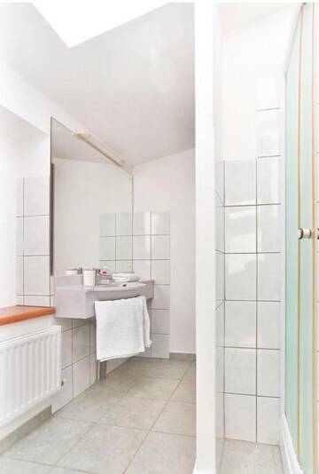 Фото номера Двухместный номер Делюкс с 1 кроватью Отель Happy Accomodation г. Бухарест 14