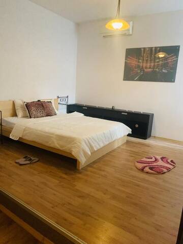 Фото номера Двухместный номер Делюкс с 1 кроватью Отель Happy Accomodation г. Бухарест 9